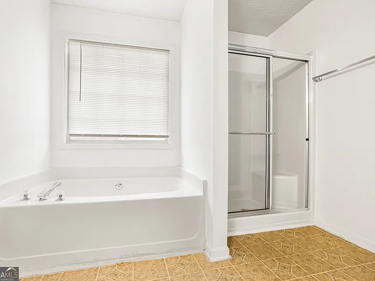 690 Burnham Rdg — Photo 20
