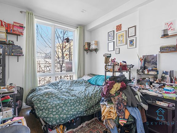 4th image of 317 Woodbine St #2B
