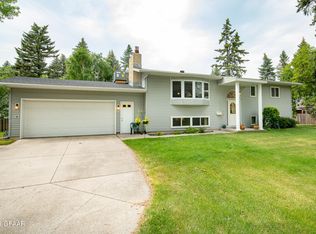 3010 W Elmwood Dr, Grand Forks, ND 58201