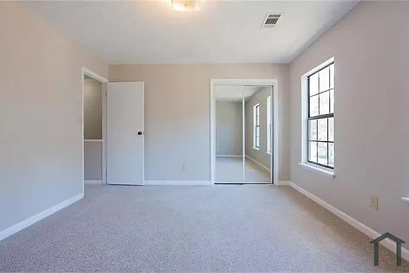 2600 Lantern Ln — Photo 3