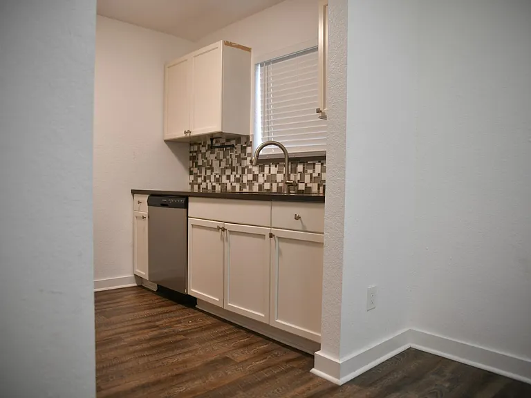 617 Holyoke Ct #D — Photo 6