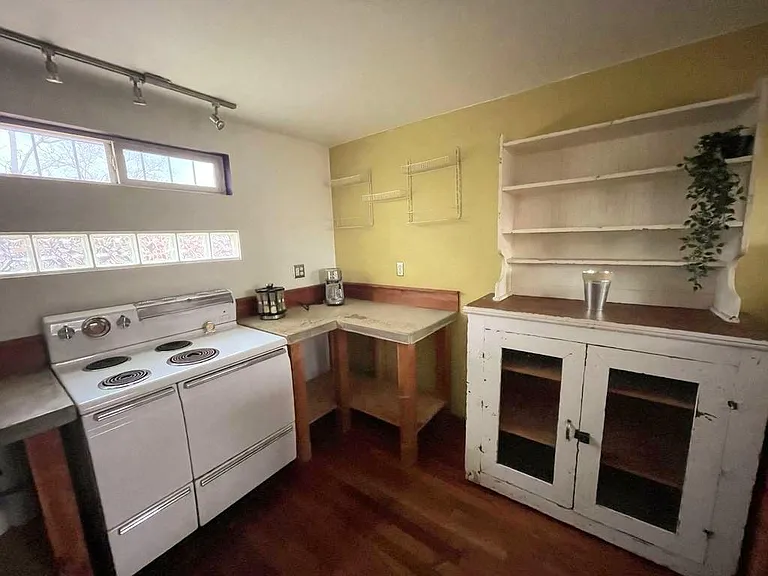 Walter St SE — Photo 6