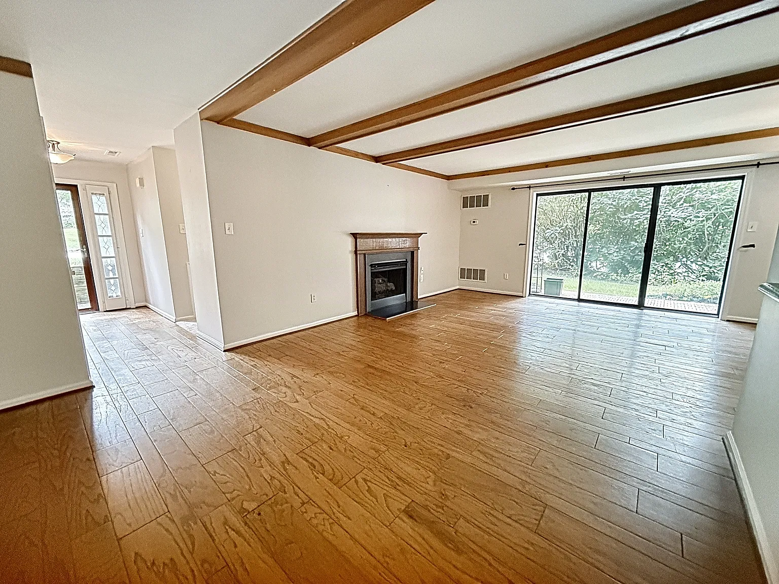 2 bed, 1252 sqft, $2,350 — Photo 4