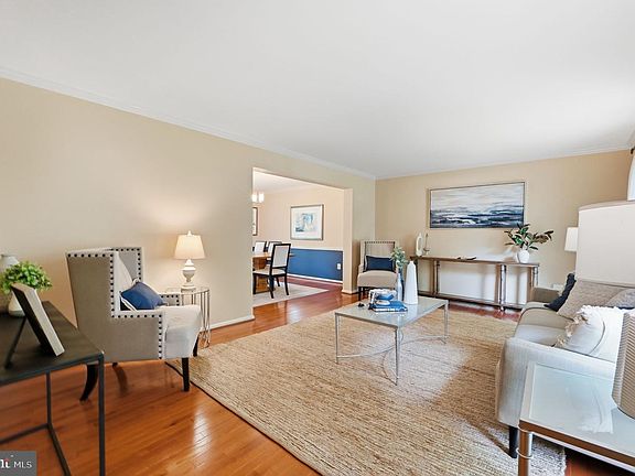 4th image of 15 Middlebridge Ct