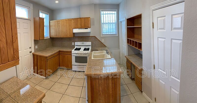 1st image of 919 W 12th Ave