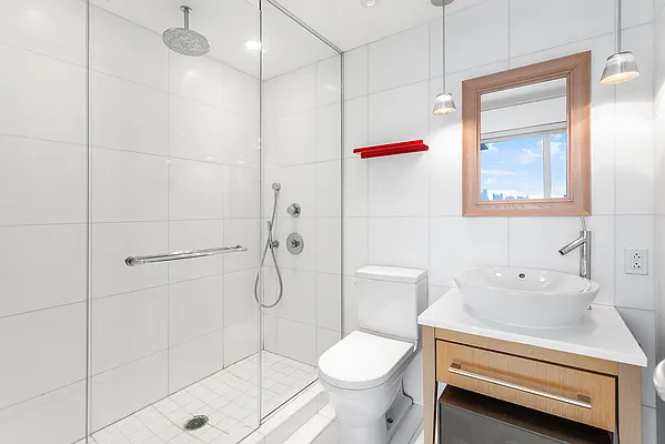 Rented by Coldwell Banker Warburg | media 14