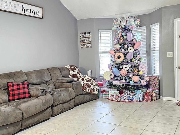 3rd image of 3354 Shoal Creek Cv