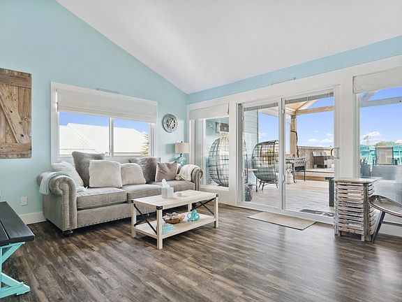 Bright and comfortable living room