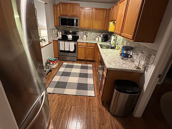 4th image of 14 Pepperbush Ln
