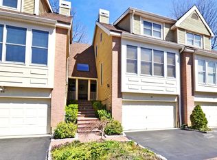 47 Willow Ridge Dr, Smithtown, NY 11787