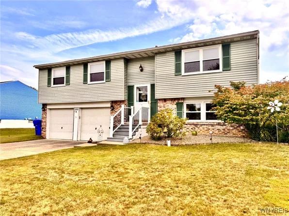 269 Oakbrook Dr, West Seneca, NY 14224