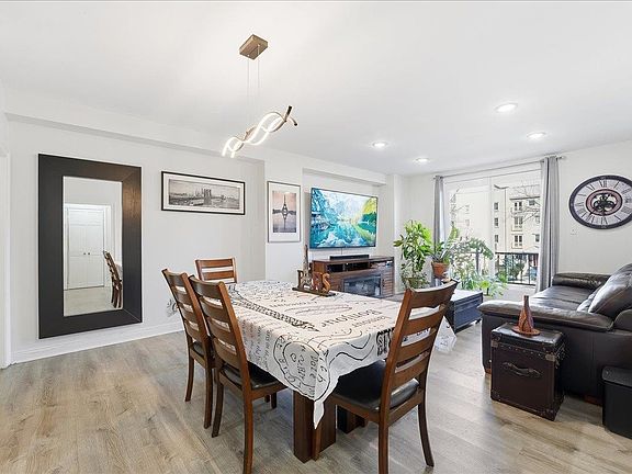 3rd image of 101 Shearwater Ct E APT 28