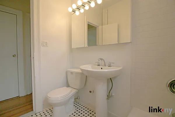 Rented by Link NY Realty | media 9