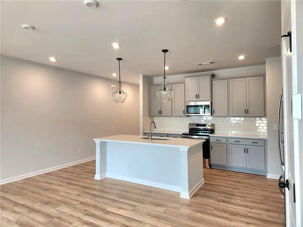 3 bed, 2.5 bath, 1863 sqft, $2,400 — Photo 3