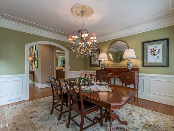 4th image of 2394 Glenmore Ln