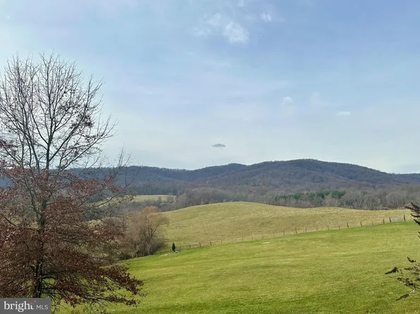 4174 Leeds Manor Rd, Markham, VA 22643