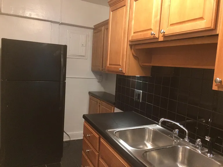 Longfellow Apartments — Photo 28