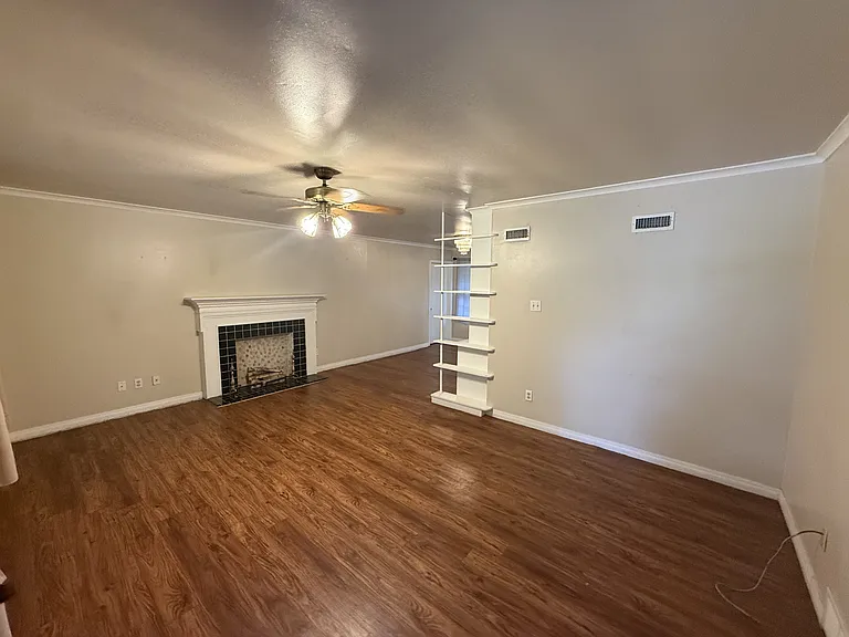 608 W Kings Rd — Photo 10