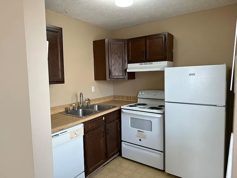 460 Lenney Dr #1 — Photo 8