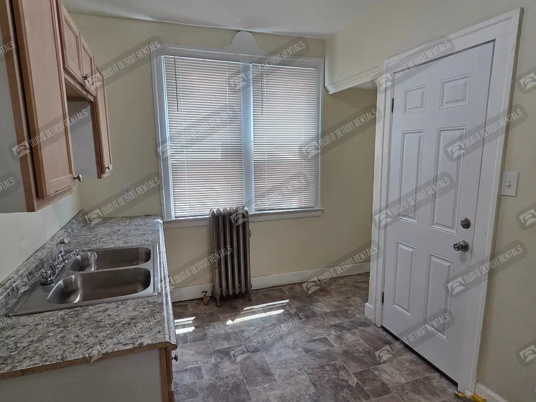 13918 Roselawn St — Photo 16