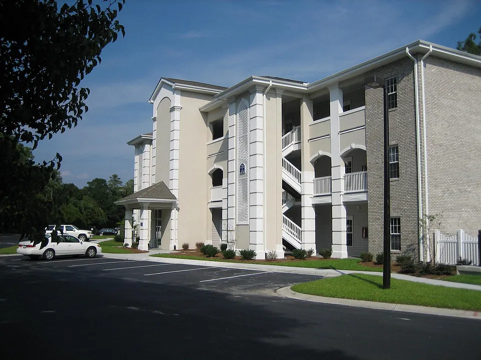 908 Resort Cir #607
