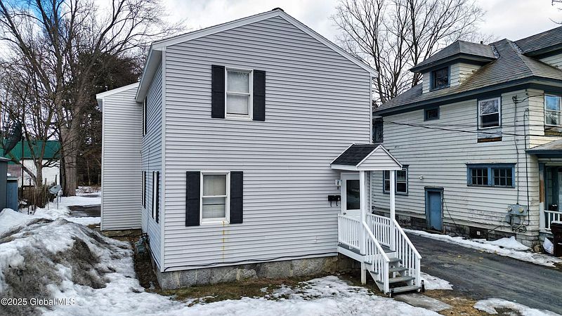 2nd image of 8 William Street