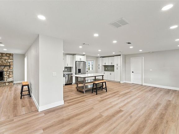 3rd image of 4123 FALLWOOD CIRCLE