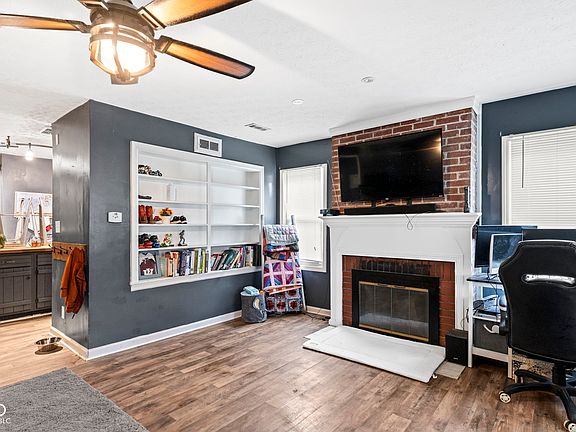 3rd image of 43 W Main St