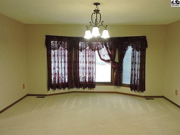 4th image of 3500 Thunderbird Dr