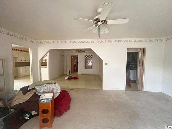 5th image of 301 Arlington Pl