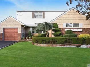 1040 Huckleberry Rd, Bellmore, NY 11710