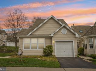 5 Fallview Ct, Hamilton, NJ 08690