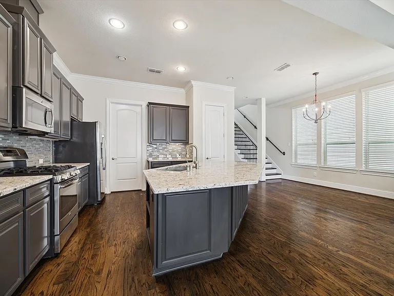 6013 Kansas St #B — Photo 11
