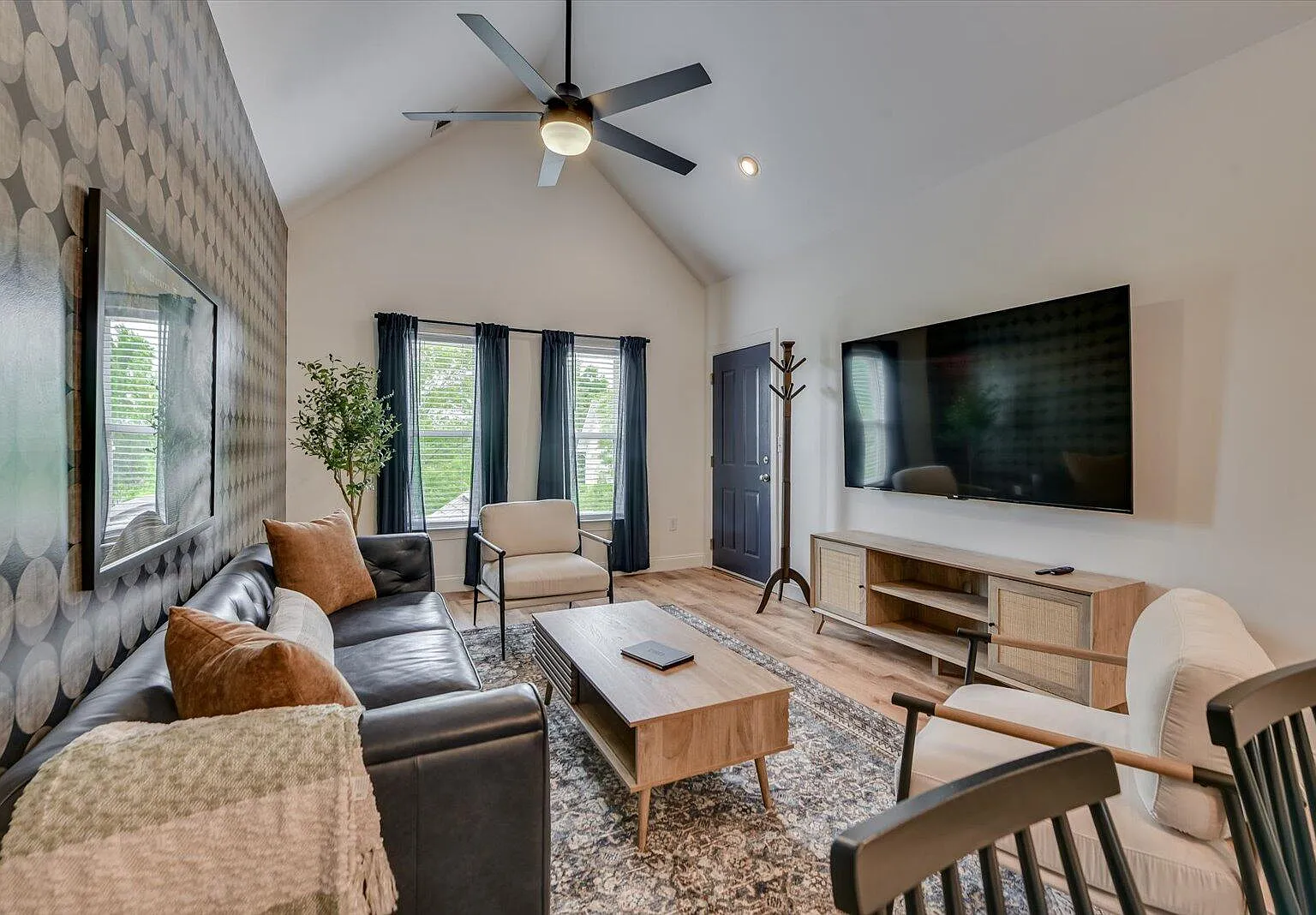 2 bed, 1.0 bath, 997 sqft, $1,750 — Photo 4