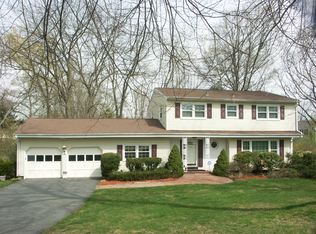 4 Twin Oaks Ct, Parsippany, NJ 07054