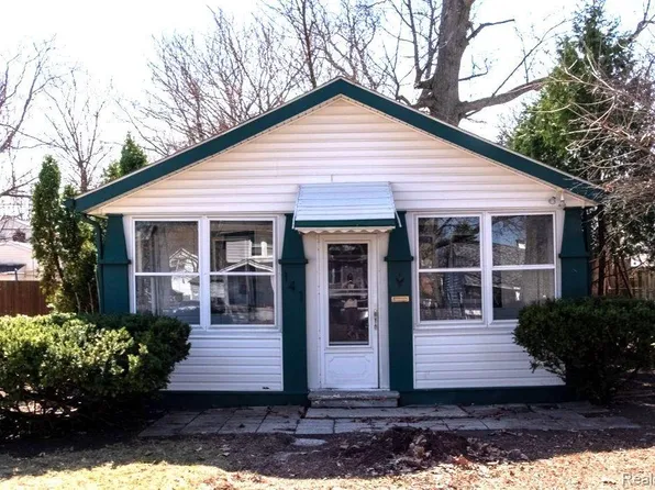141 W Granet Ave, Hazel Park, MI 48030