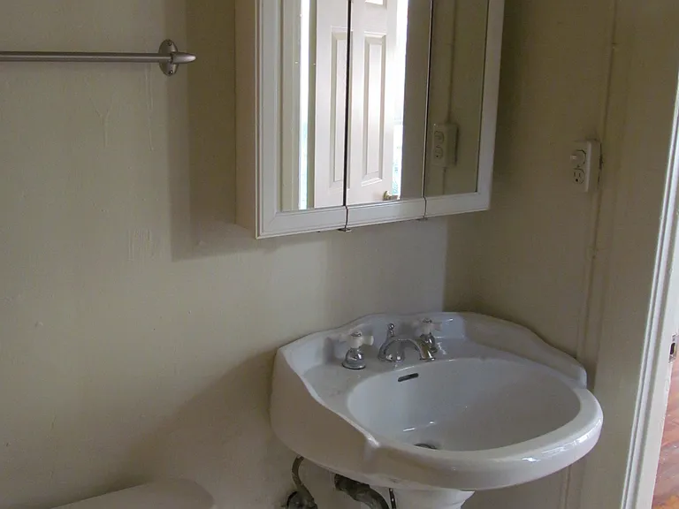 2005 Argyle Ave — Photo 13