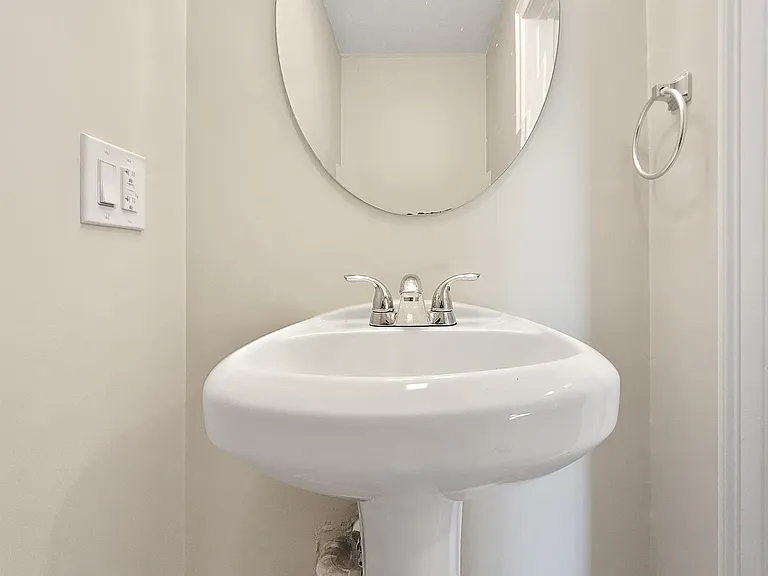 32 Arcadia St #1R — Photo 9