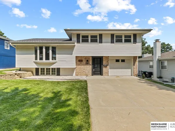 3717 Cornhusker Dr, Omaha, NE 68124