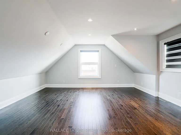 148 Carlaw Ave #UPPER — Photo 16