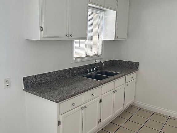 5th image of 6808-6812 S Main St #6810-1/2