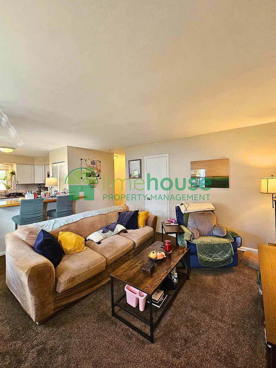 Building Photo - 840 W 43rd St #B