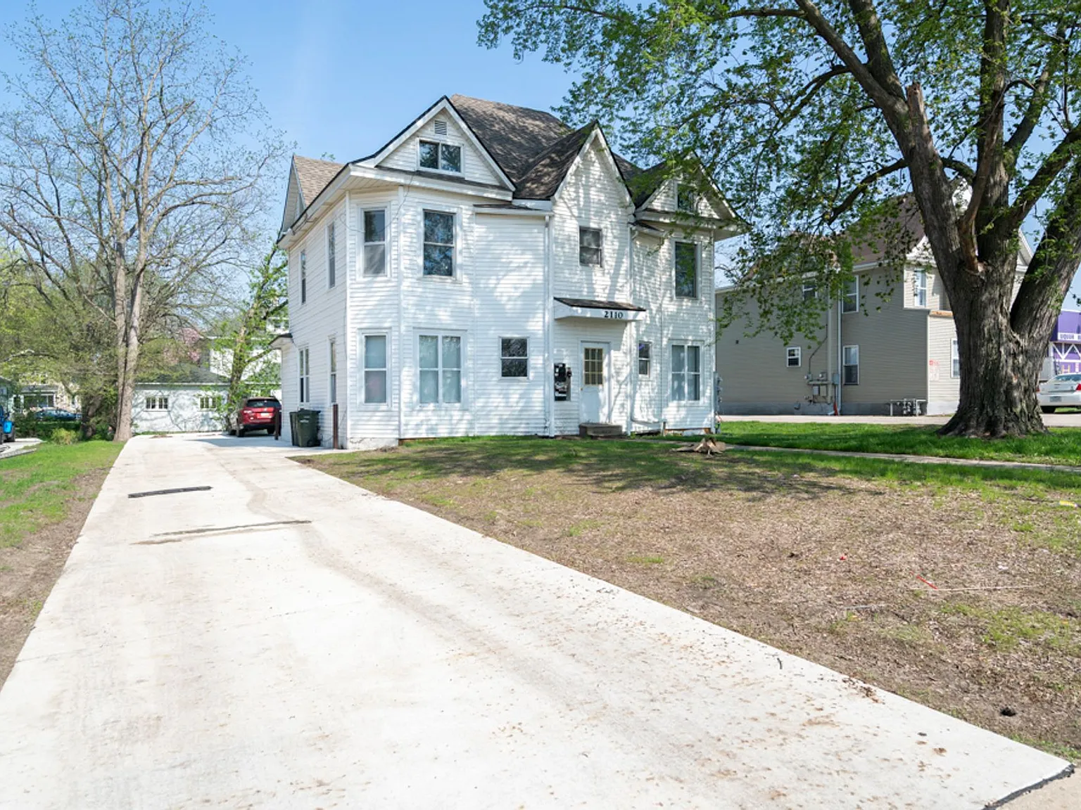 2110 College St - Cedar Falls — Photo 2