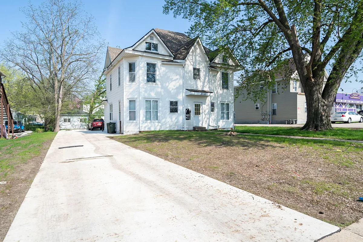 Building Photo - 2110 College St - Cedar Falls