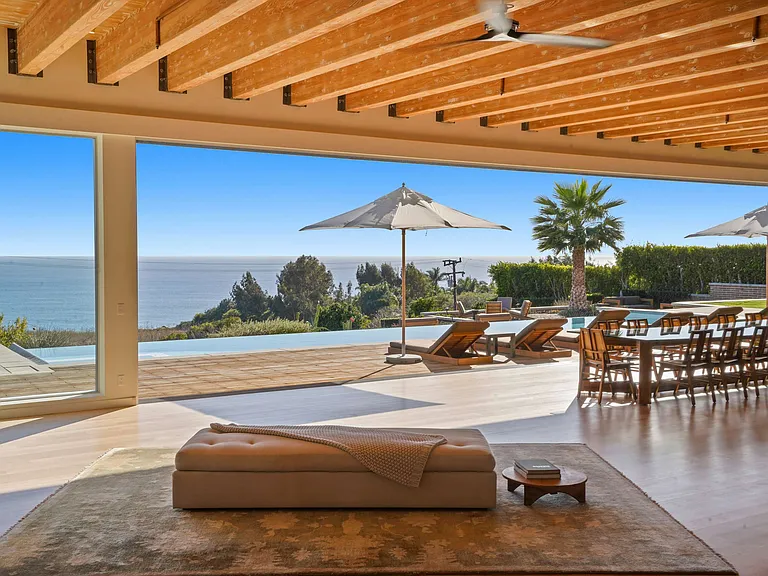 Your private coffee corner with a view to inspire.