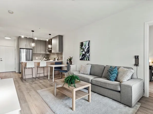 603 Regan Ave #206, Coquitlam, BC V3J 0K2