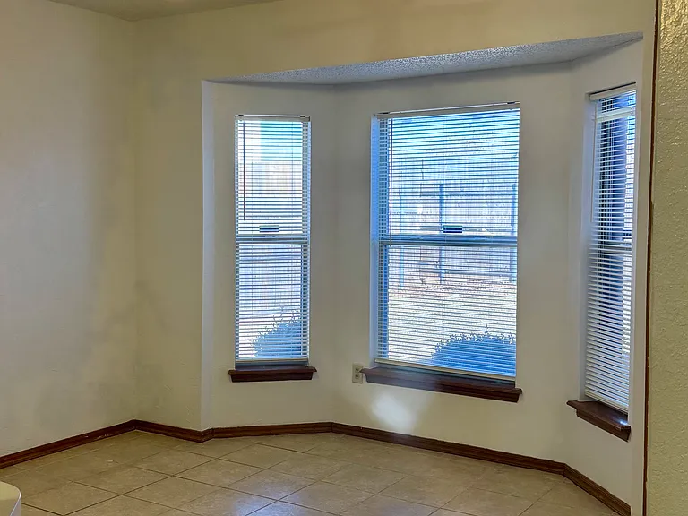 2421 Morning Glory Dr — Photo 5