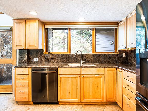 5th image of 1416 Deer Valley Dr