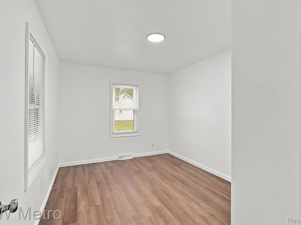 31245 Beverly Rd, photo 9