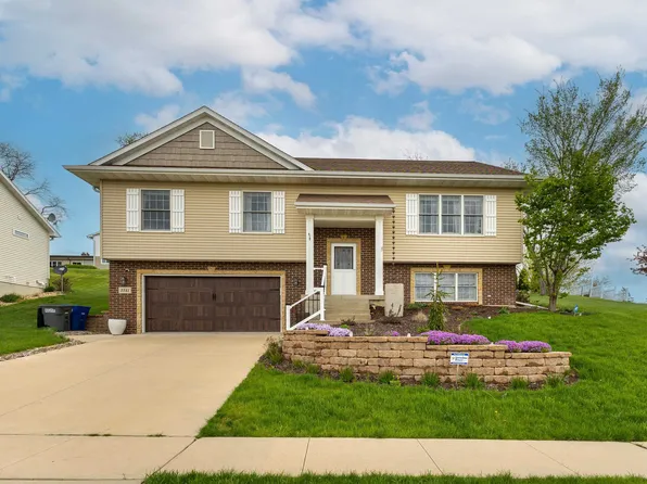 3341 Peach Tree Ln, Dubuque, IA 52002